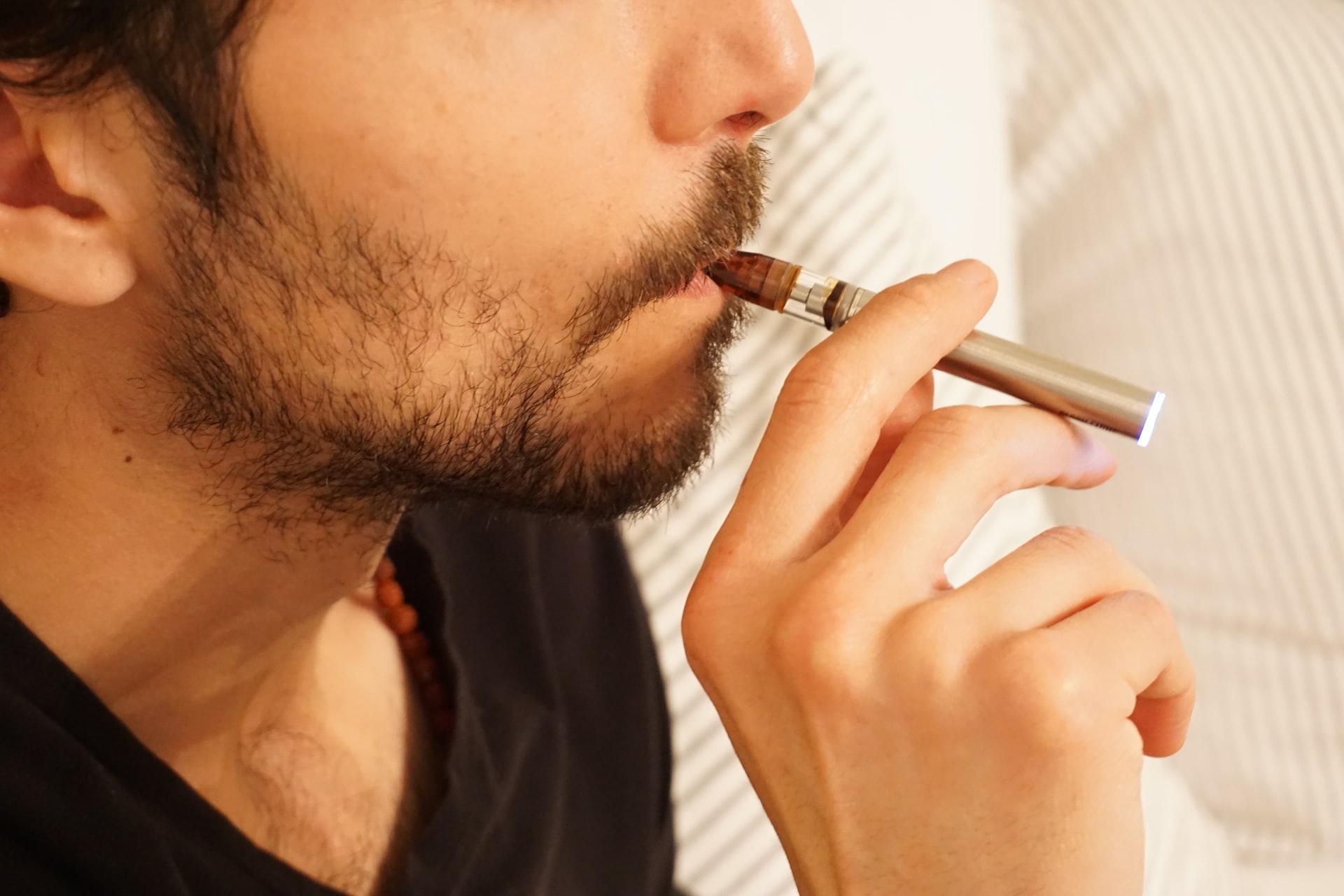 A Guide on Vaping CBD Oil and Its Benefits